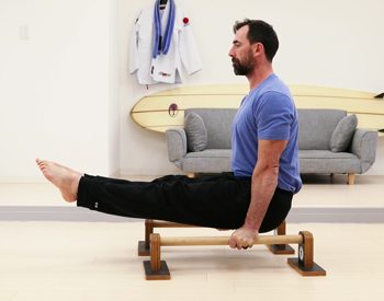 L-sit Bodyweight Exercise on parallettes